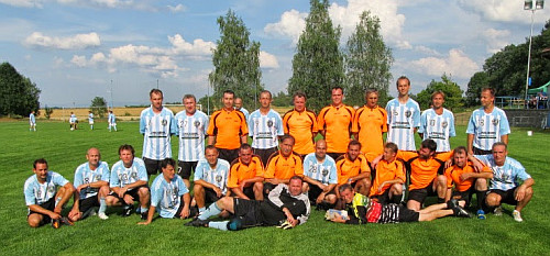 hráči starých gard Dobřenic a Lhoty pod Libčany